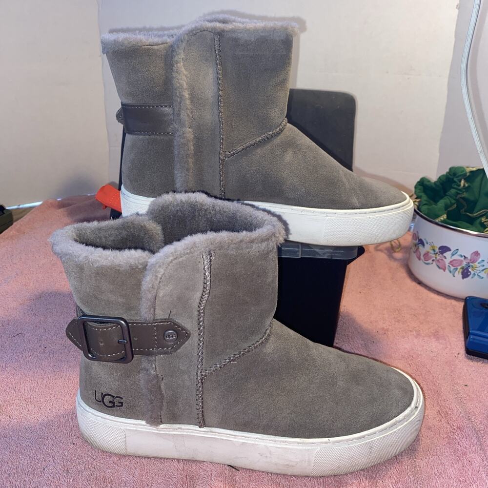 UGG Aika Women's Ankle Boots Size 6.5 Gray Suede Boots 1104069